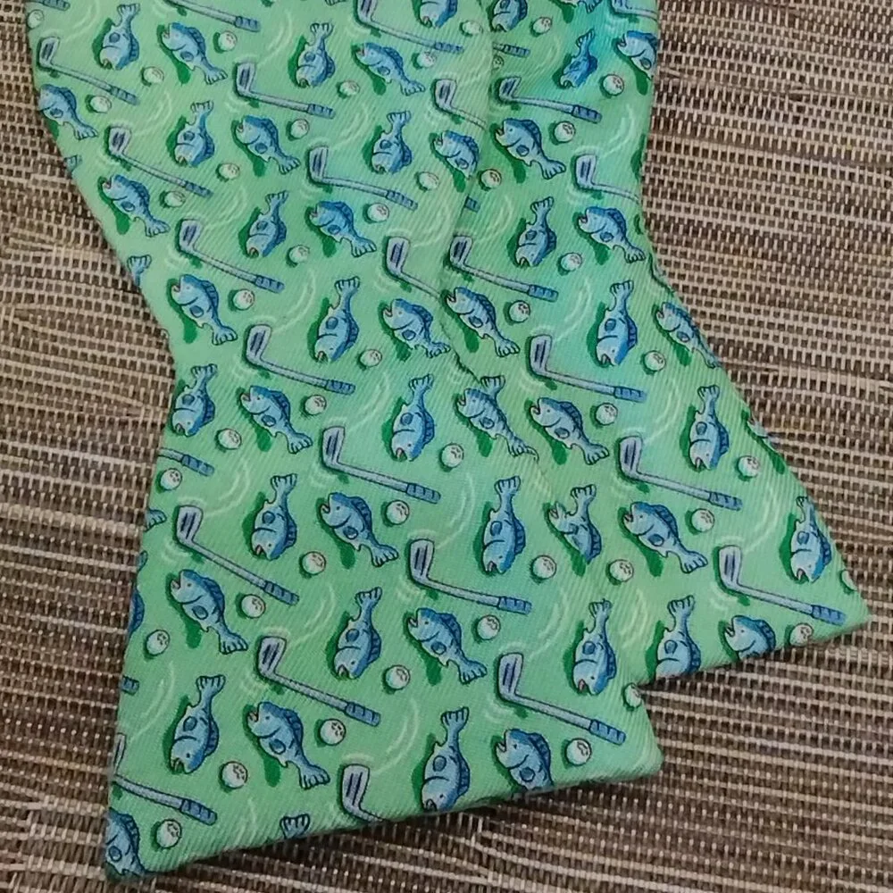 NWT Vineyard Vines Golf/Fish Bowtie 100% Silk Made in USA Green